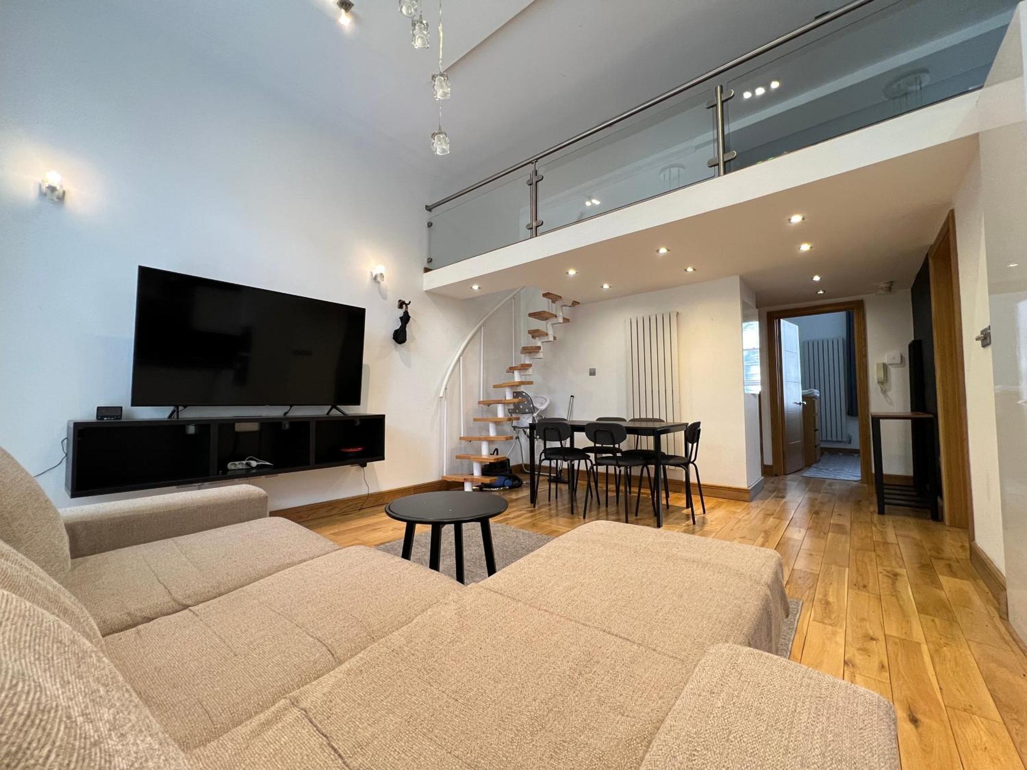 3.5 High Ceilings - Centrally Located London Exterior photo