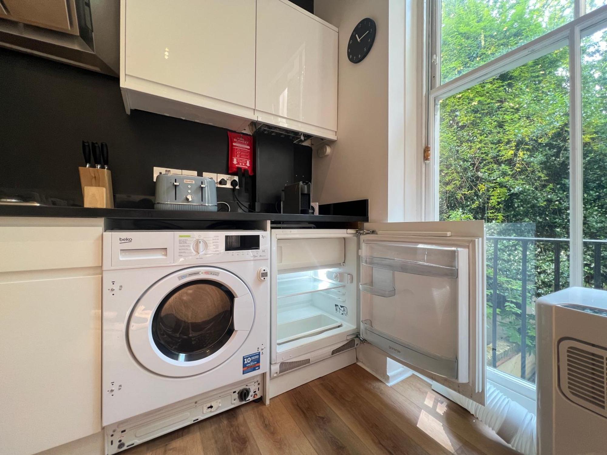 3.5 High Ceilings - Centrally Located London Exterior photo