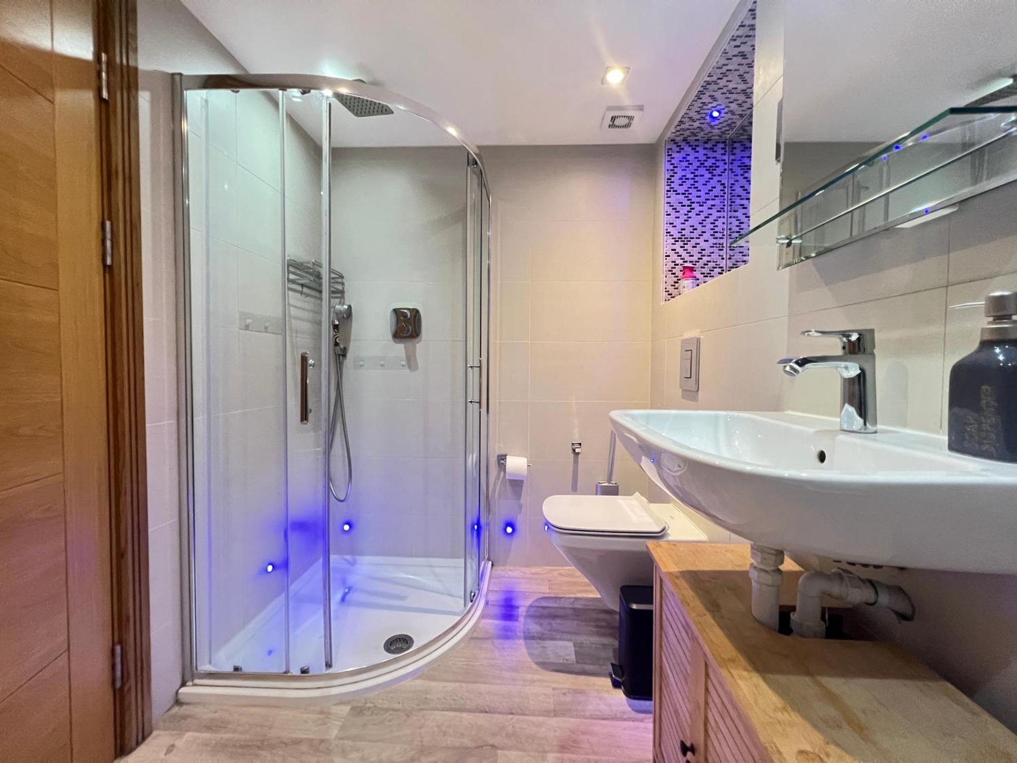 3.5 High Ceilings - Centrally Located London Exterior photo