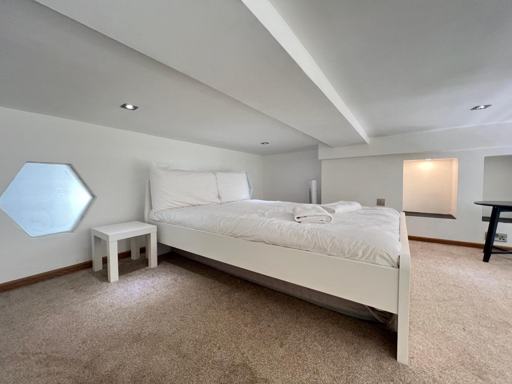 3.5 High Ceilings - Centrally Located London Exterior photo