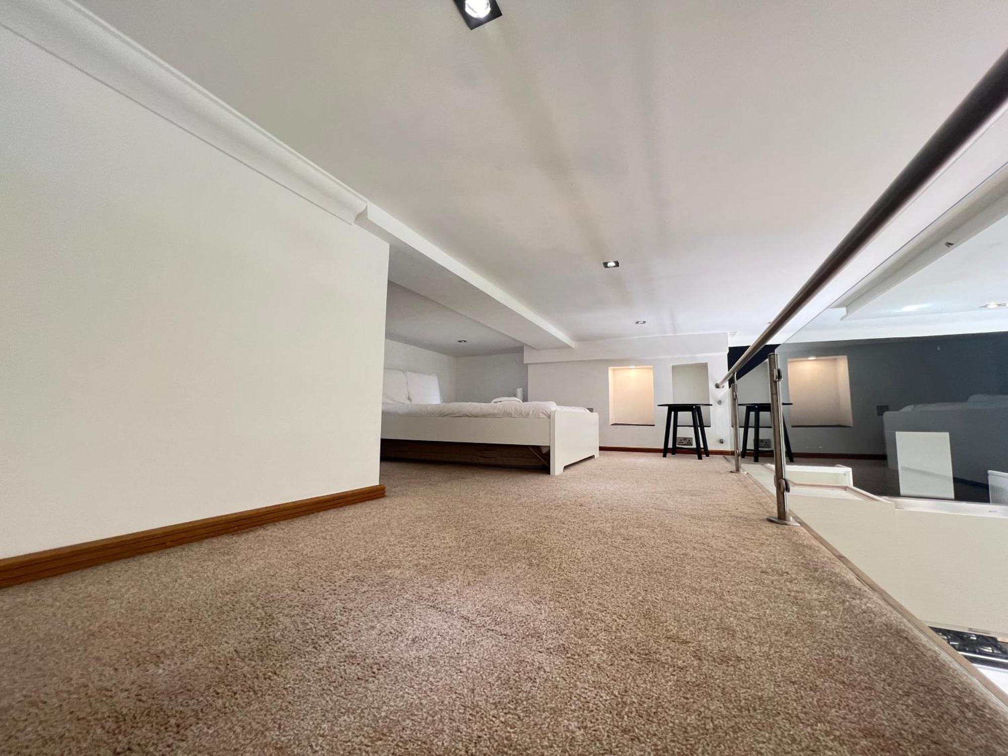 3.5 High Ceilings - Centrally Located London Exterior photo