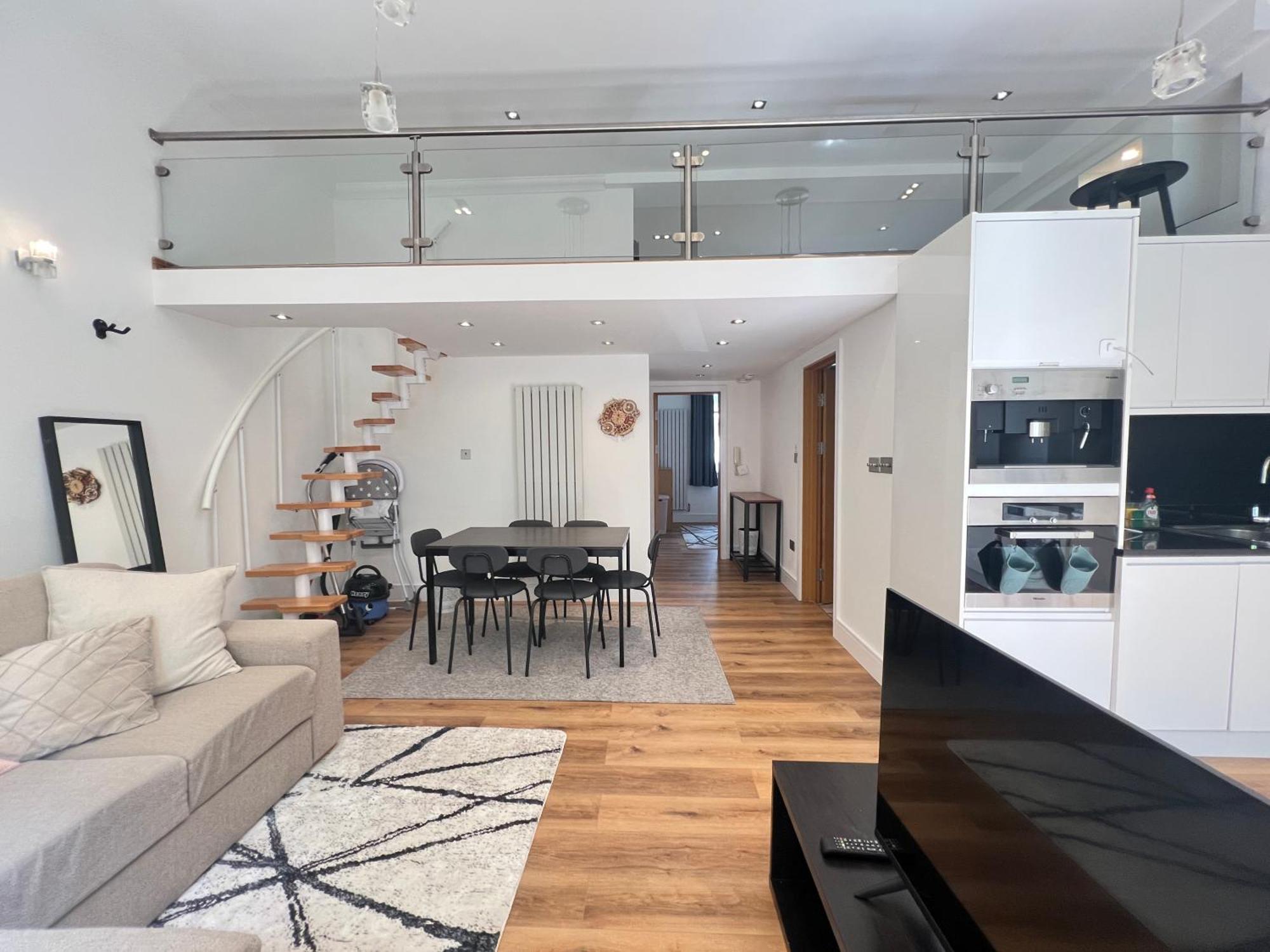 3.5 High Ceilings - Centrally Located London Exterior photo