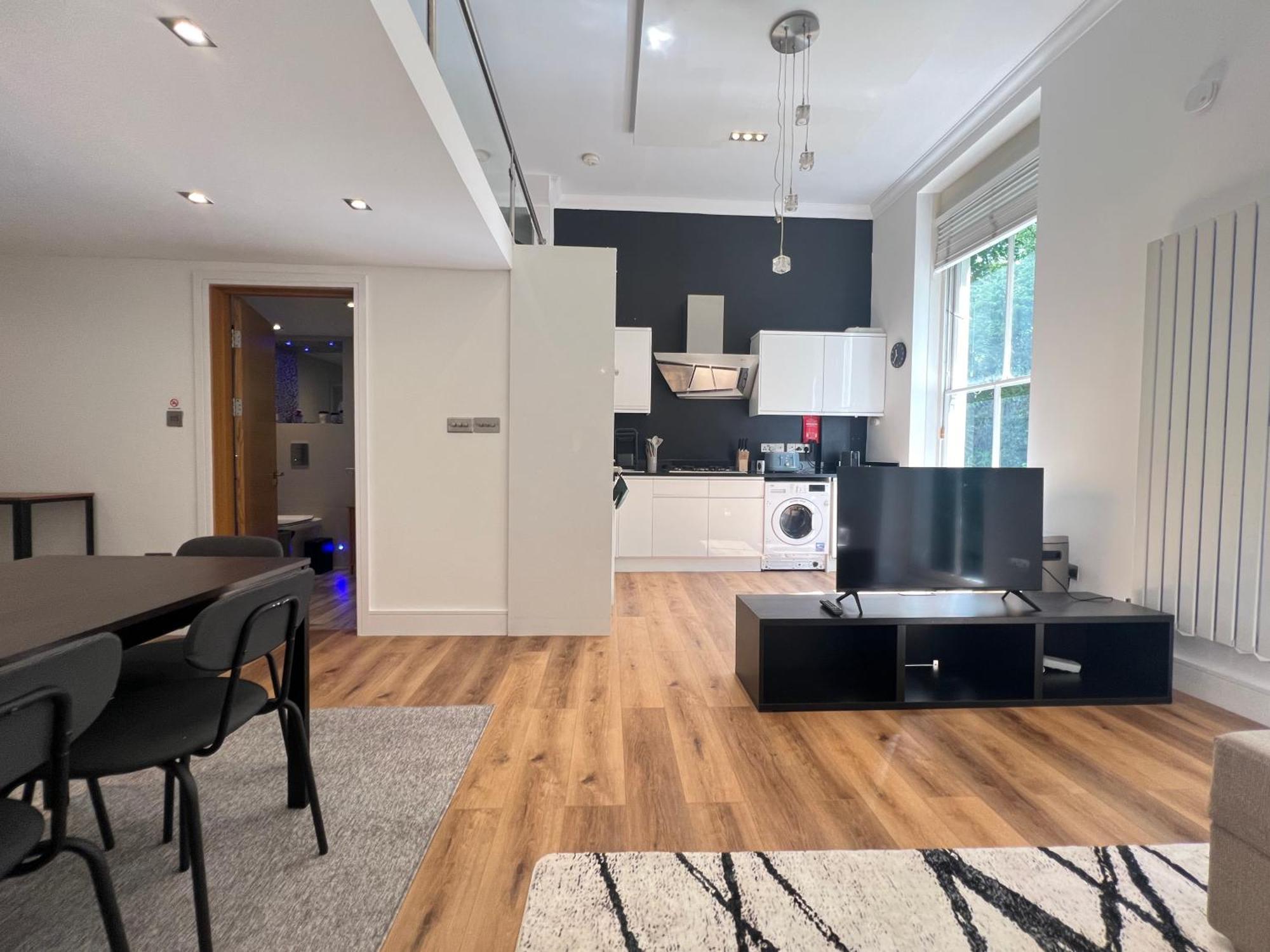 3.5 High Ceilings - Centrally Located London Exterior photo
